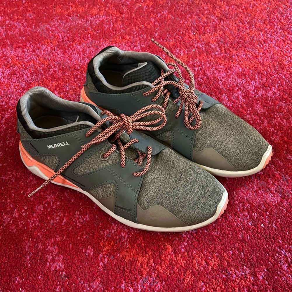 Merrell casual shoes size 7.5